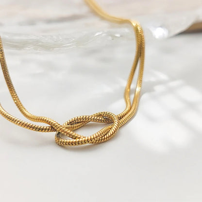 Evioleta | Minimalistic Necklace with forever knot