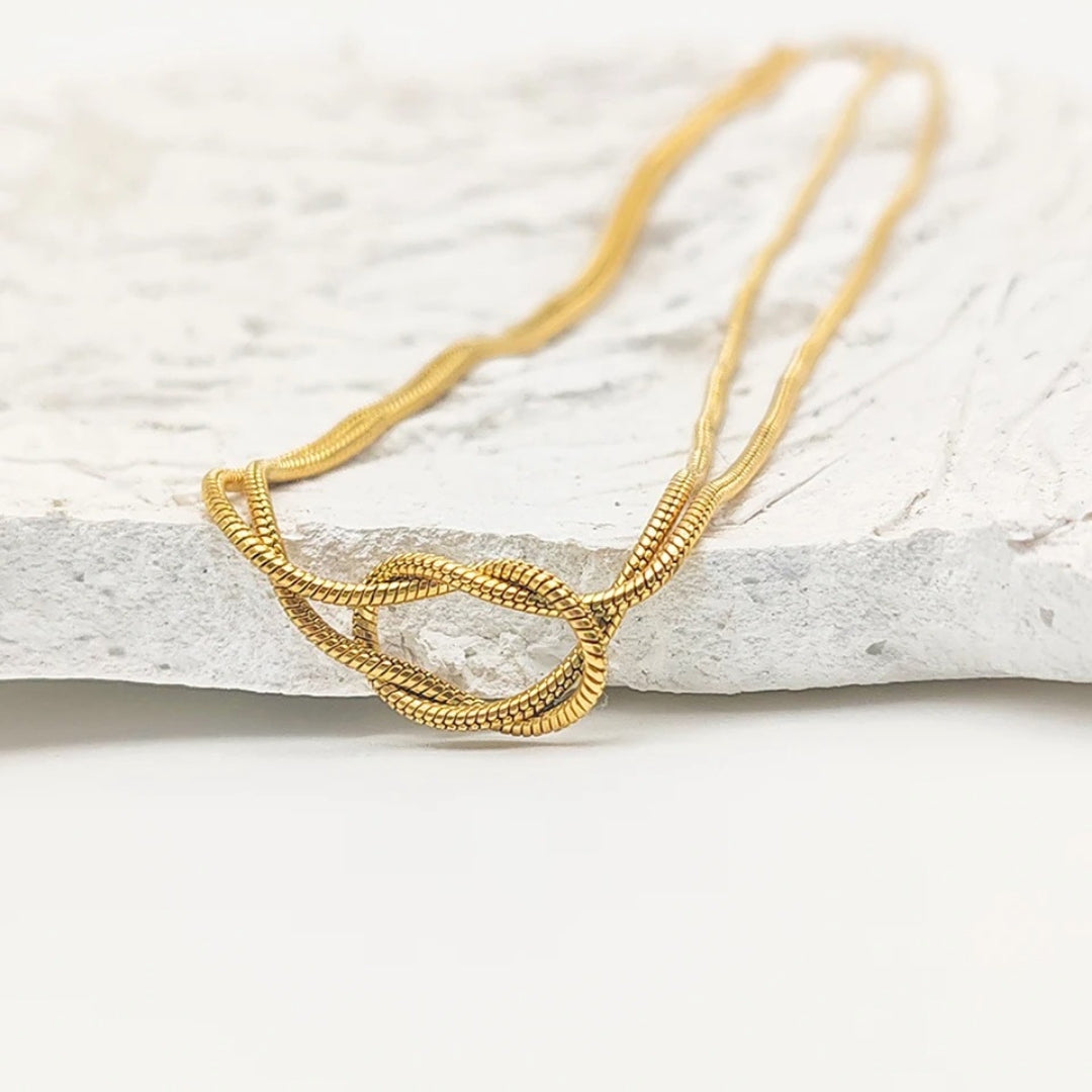 Evioleta | Minimalistic Necklace with forever knot